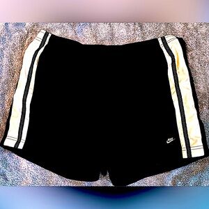 🎬 NIKE Medium (8-10)Athletic Shorts. Unlined